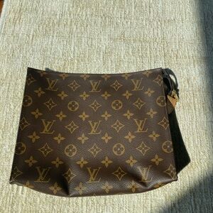 New! 26 Louis Vuitton Toilet Pouch